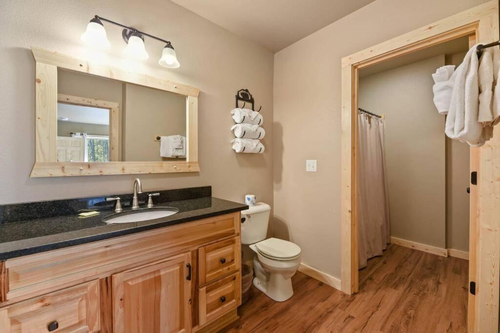 Walnut Ridge Cabin. Sleeps 7-11! Hot Tub, Pool Table, Minutes To Downtown Gatlinburg! المظهر الخارجي الصورة