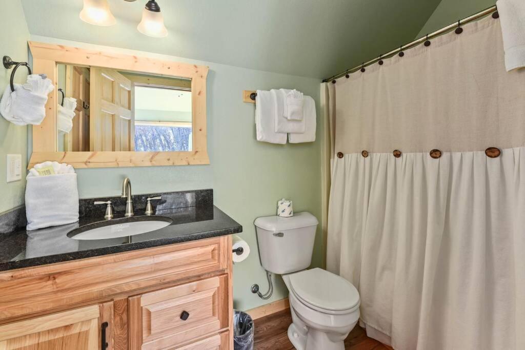Walnut Ridge Cabin. Sleeps 7-11! Hot Tub, Pool Table, Minutes To Downtown Gatlinburg! المظهر الخارجي الصورة