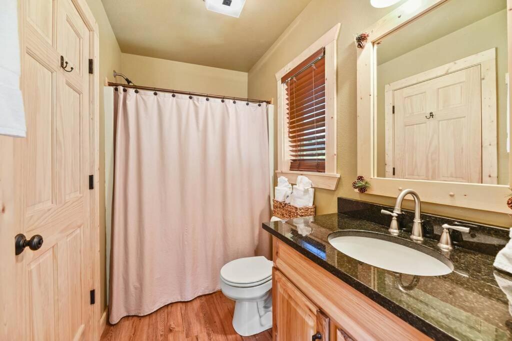 Walnut Ridge Cabin. Sleeps 7-11! Hot Tub, Pool Table, Minutes To Downtown Gatlinburg! المظهر الخارجي الصورة