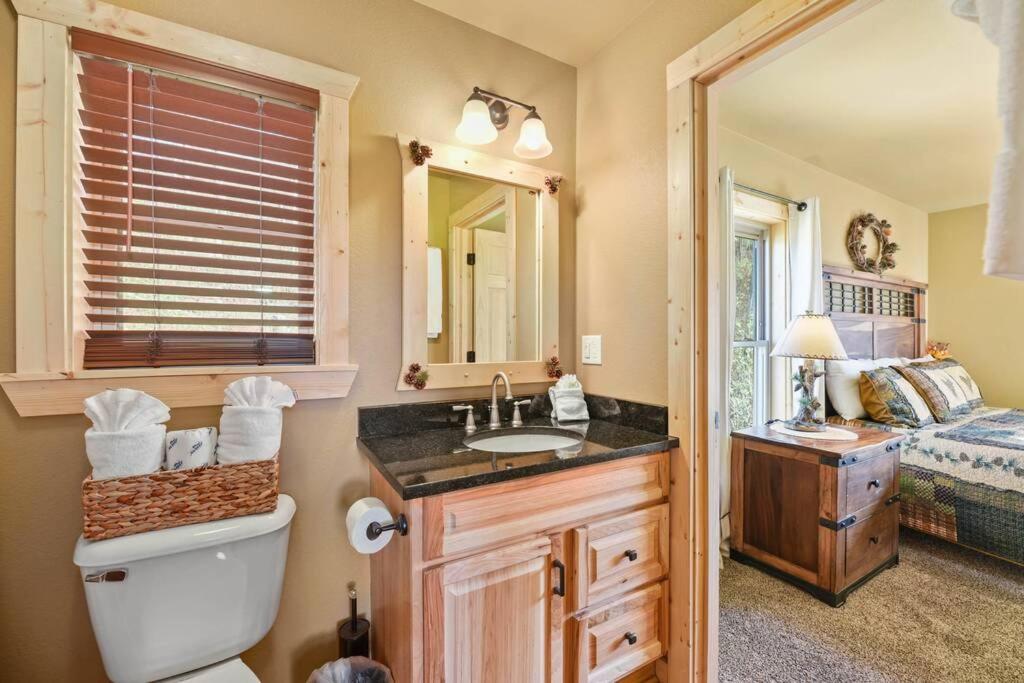 Walnut Ridge Cabin. Sleeps 7-11! Hot Tub, Pool Table, Minutes To Downtown Gatlinburg! المظهر الخارجي الصورة