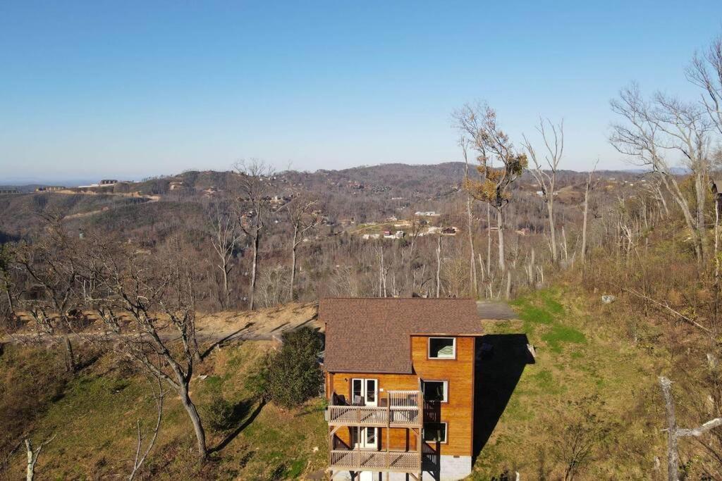 Walnut Ridge Cabin. Sleeps 7-11! Hot Tub, Pool Table, Minutes To Downtown Gatlinburg! المظهر الخارجي الصورة