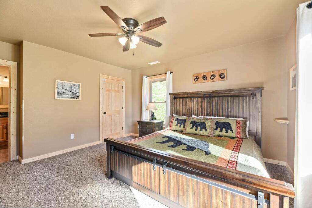 Walnut Ridge Cabin. Sleeps 7-11! Hot Tub, Pool Table, Minutes To Downtown Gatlinburg! المظهر الخارجي الصورة