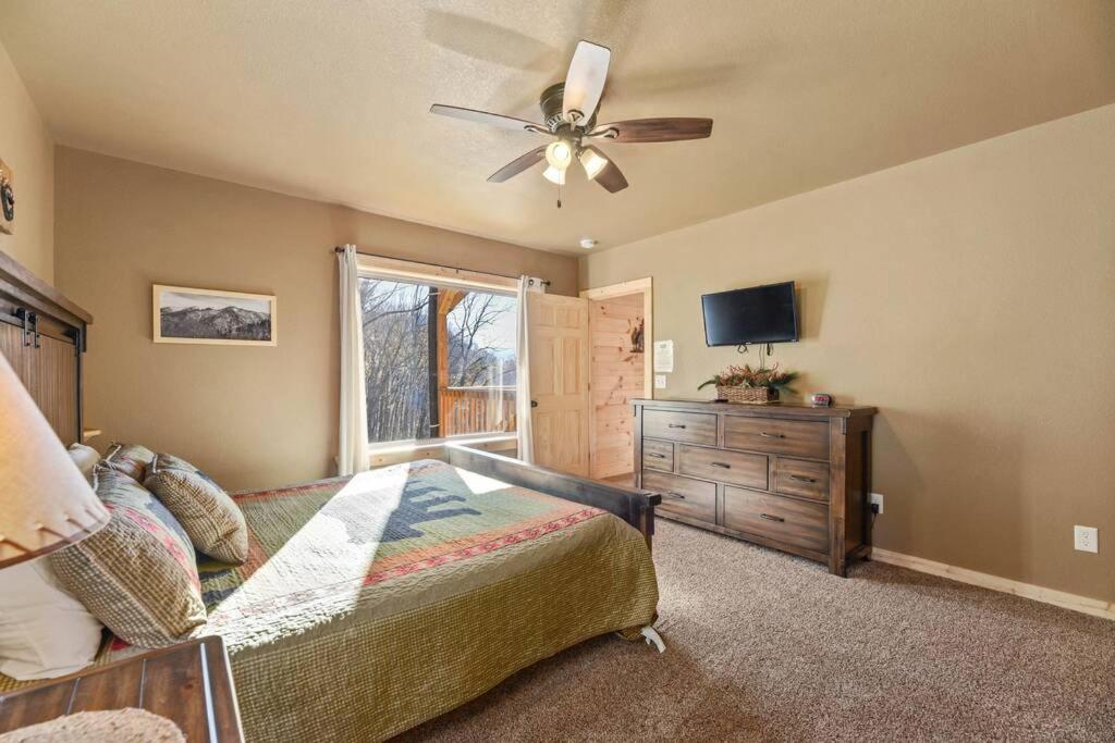 Walnut Ridge Cabin. Sleeps 7-11! Hot Tub, Pool Table, Minutes To Downtown Gatlinburg! المظهر الخارجي الصورة